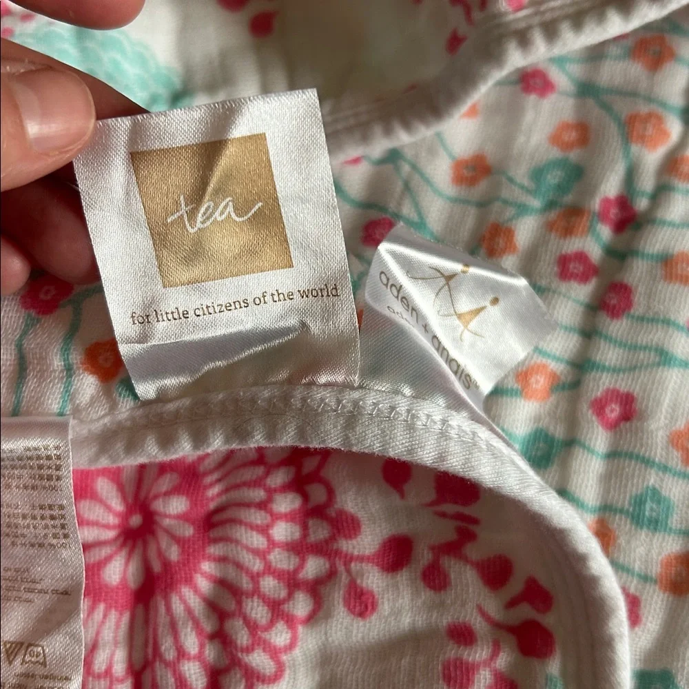 Tea for little citizens of the world blanket floral pink white Quilt
